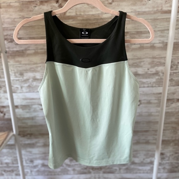 Oakley | Luxe Strappy Tank | Size Medium | - Picture 4 of 7